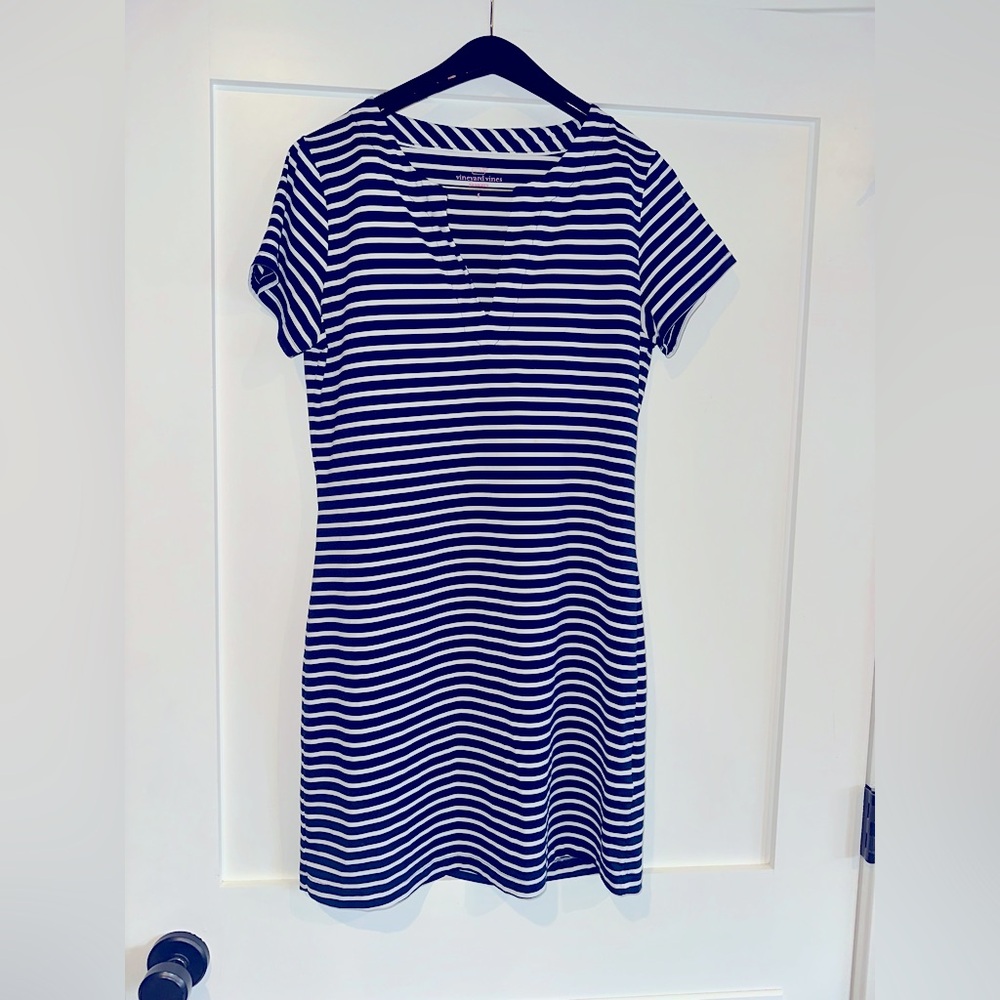 Vineyard Vines navy blue and white dress